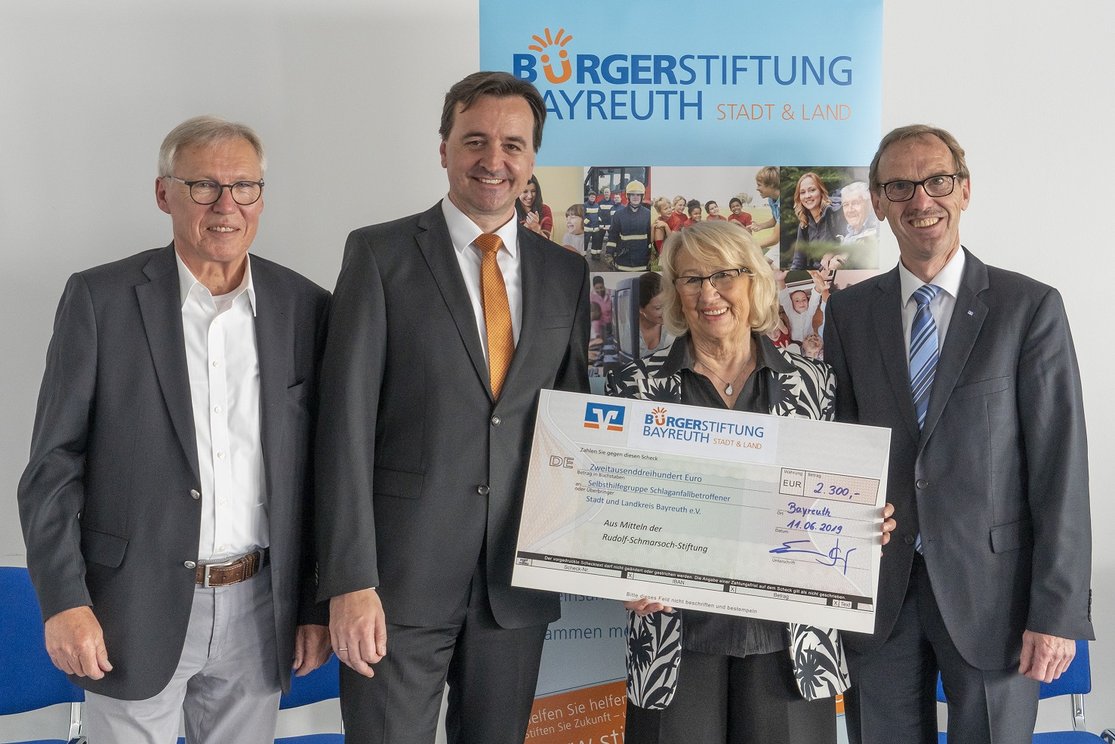 Spende in Höhe von 2.300 Euro zur Unterstützung der Arbeit des Vereins – aus den Mitteln der „Rudolf Schmarsoch Stiftung“.